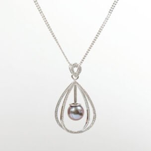 Perla Nocturna Pendant
