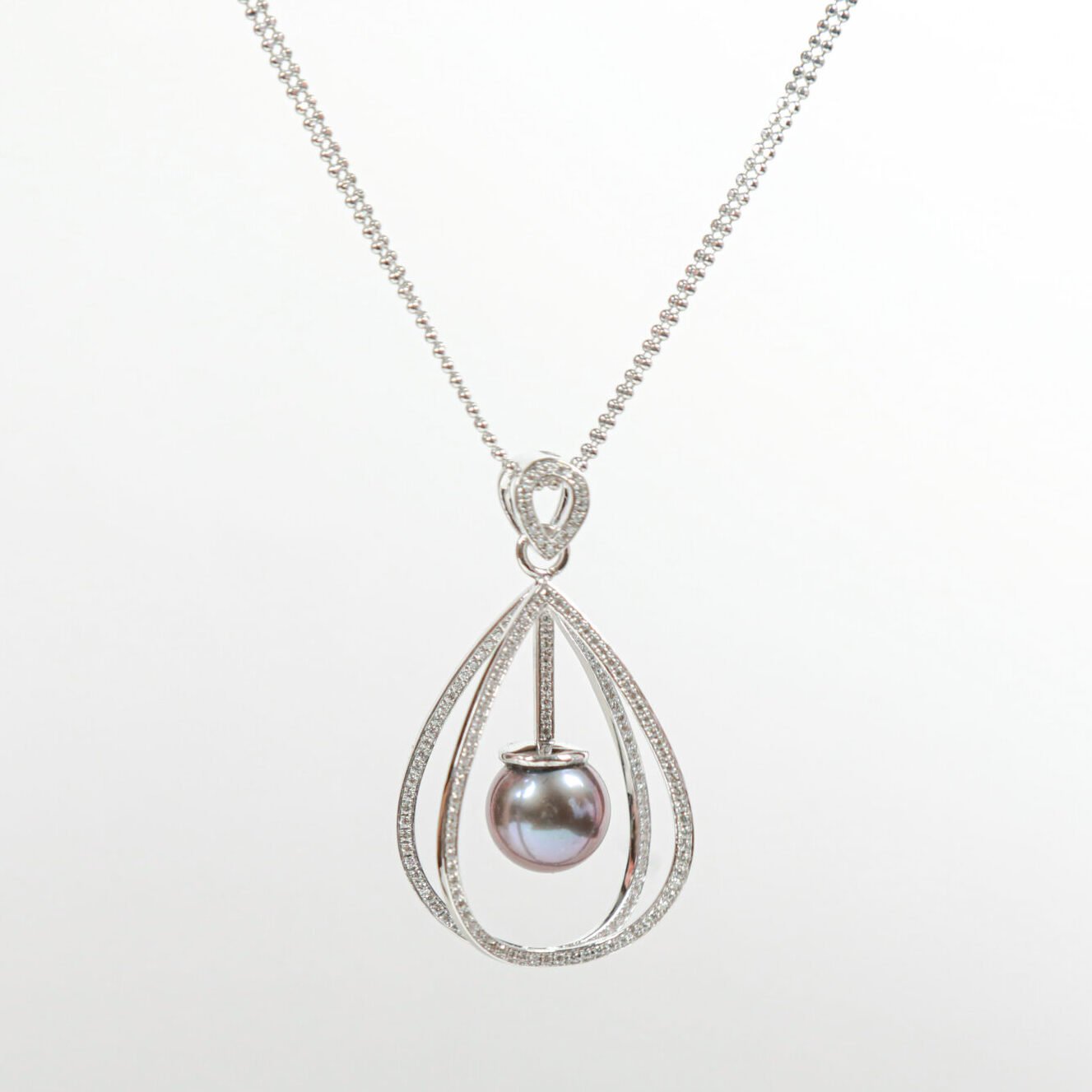 Perla Nocturna Pendant