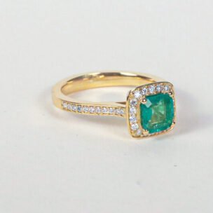 Días esmeralda ring