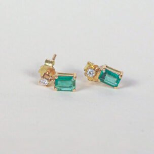 Días esmeralda // stud earrings