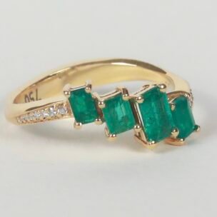 Moderna ring // Cuatro Esmeraldas